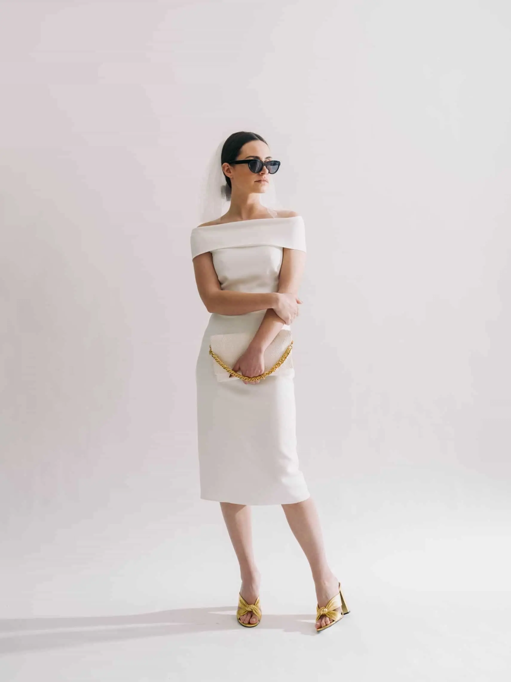 Robe de mariée minimaliste 2025 : Élégance, style & émotion
