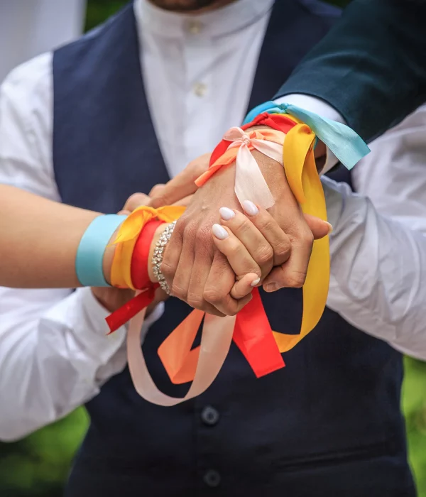 Rituel des rubans avec Nathalie Longefay Wedding, officiante de cérémonie laïque